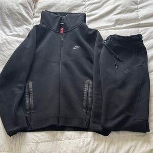 Nike Tech Fleece Full Zip Hoodie + Jogger Set | Black Men’s Medium